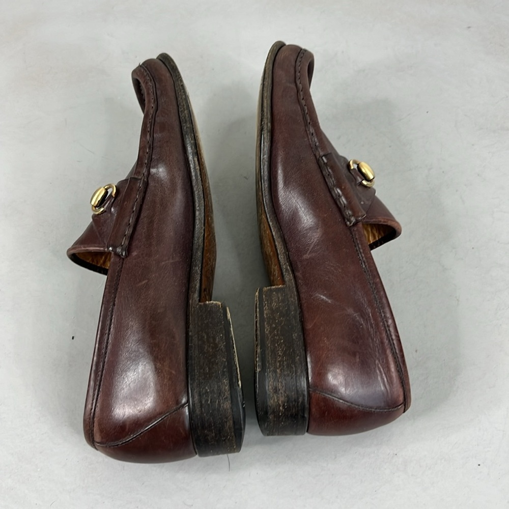 Classic Brown Loafers with Gold Accents - Picture 4 of 8